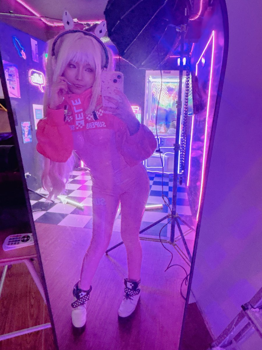 Mikkitty tweet media