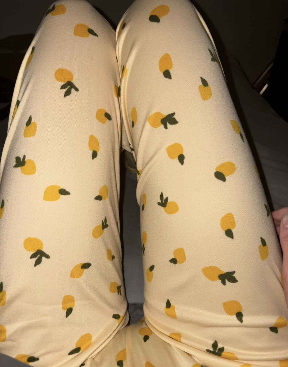 1aurarosee's tweet image. lucky lemon pants are #ON