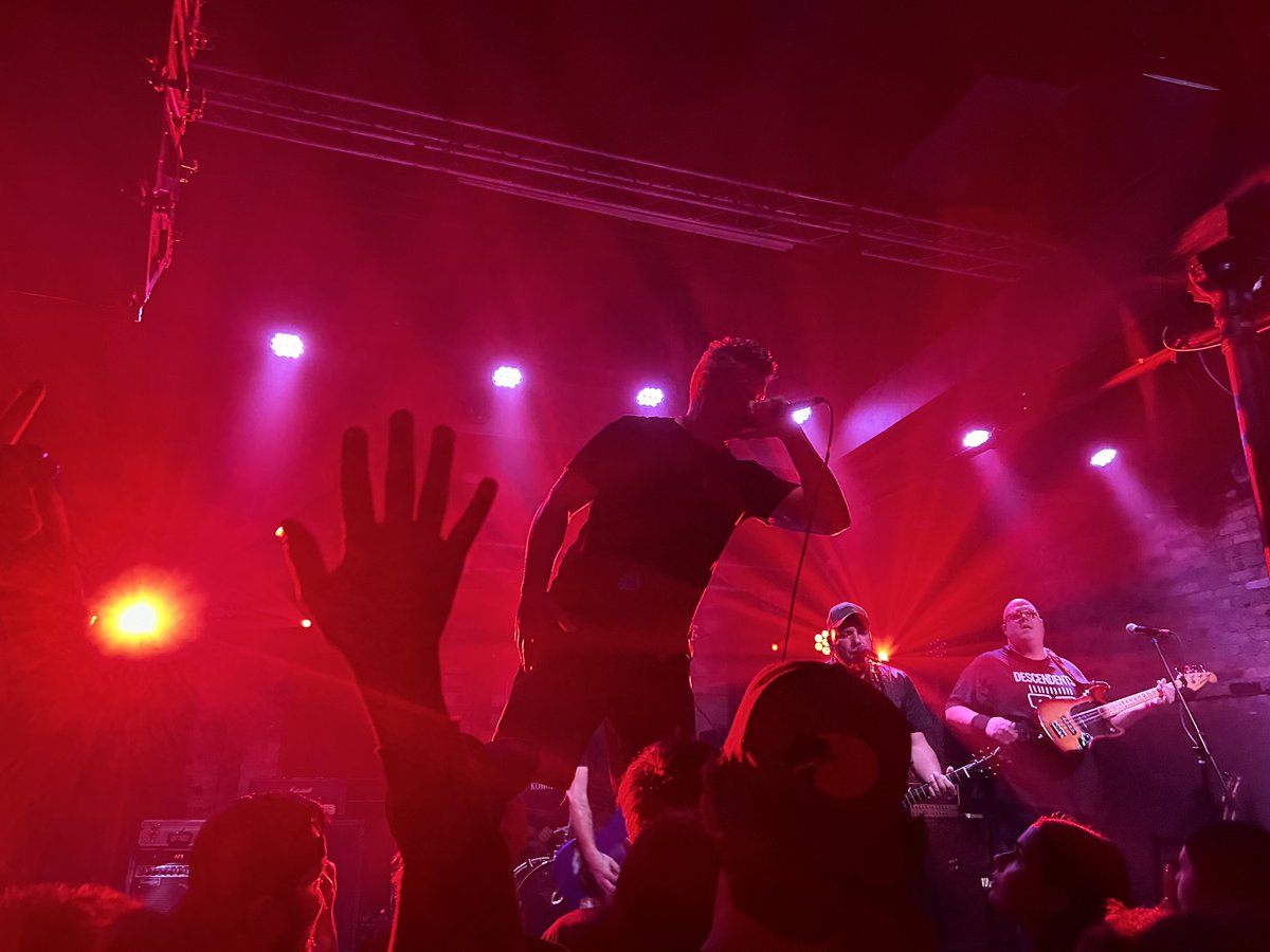 limitsapproach's tweet photo. #livemusic #limitsofapproach #punkrock #519 https://t.co/jeMXmLtQbk