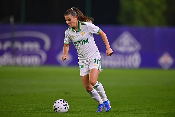 WomenFootballN_'s tweet photo. Emilie #Haavi è tornata tra le convocate della #ASRomaWomen dopo 102 giorni dall'infortunio rimediato contro il #Valerenga in #UWCL 🔙❤️

Sarà a disposizione di #Rossettini per il big match contro l'#InterWomen ✅. Tornate anche #Rieke e #Valdezate.

#WFN #SerieAWomen https://t.co/Yx4d3bHHM6