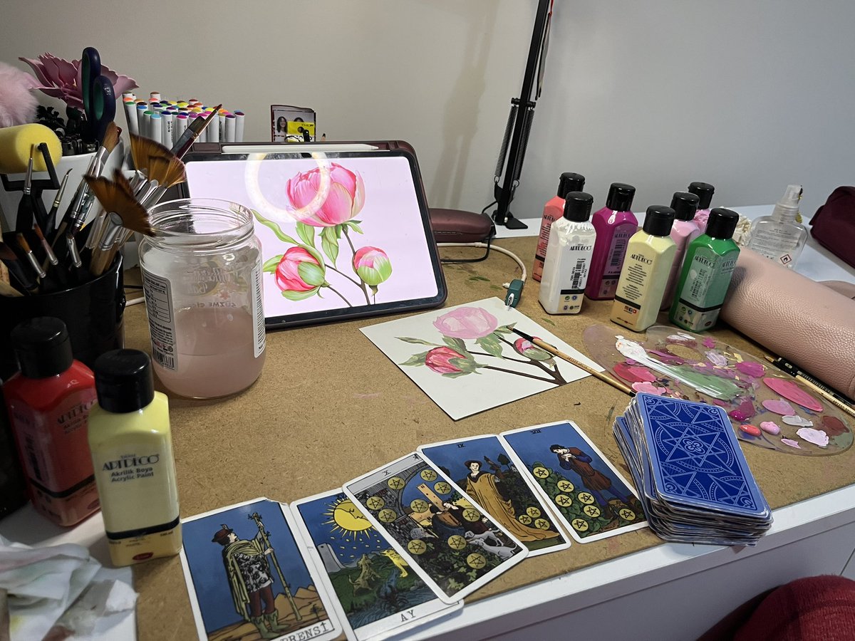 cherry35198111's tweet photo. tarot and art 😛 https://t.co/HQCQgj03Gs