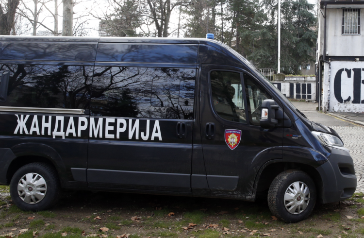 sportklub's tweet photo. "Delije" kamenovale kombi sa igračima Borca?
„Tom prilikom je na vozilu razbijeno nekoliko stakala, a ukradena je i jedna torba sa klupskom opremom“, piše @mondobh
Opširnije: https://t.co/a60I04EiFW
#borac #banjaluka #delije #fkcz #kkcz https://t.co/rnwIuUEpHX