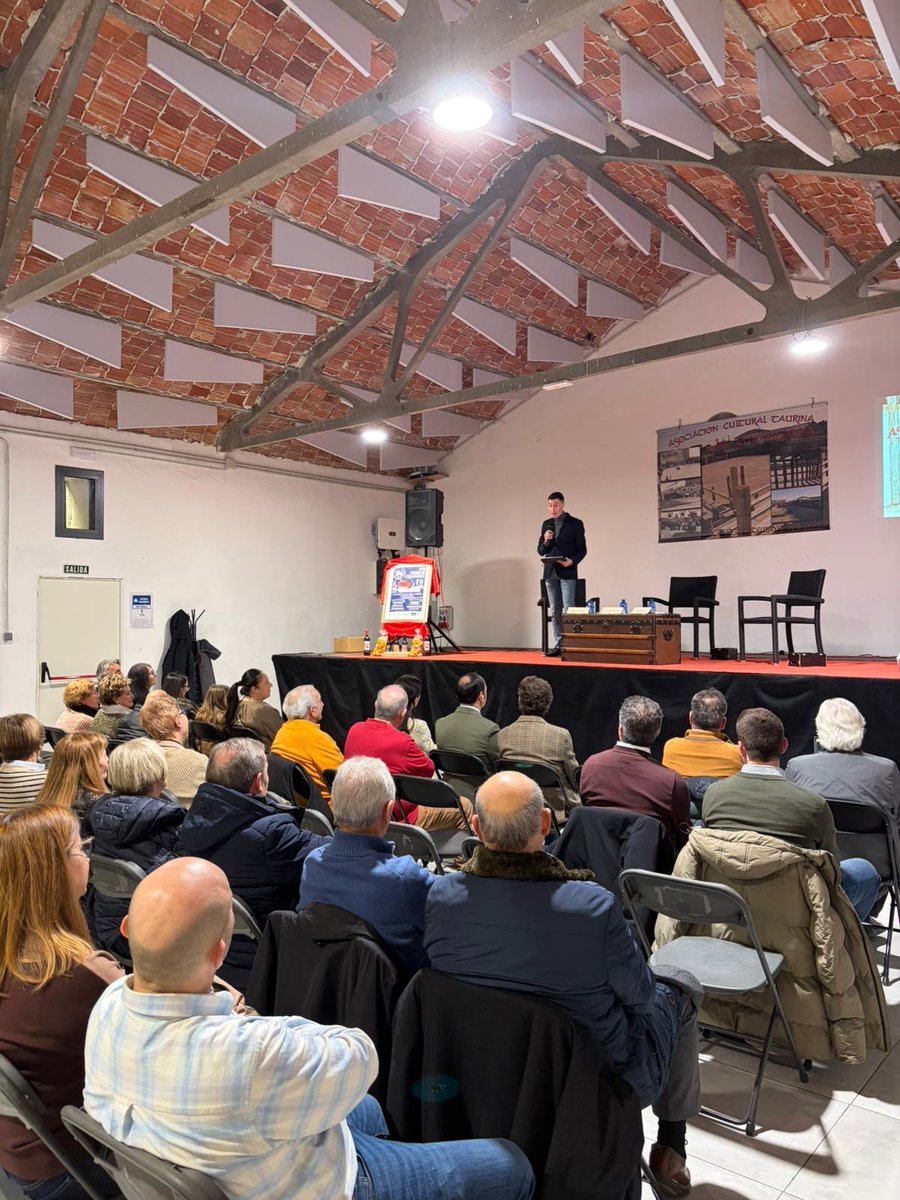 Empezamos el XVII Ciclo de Coloquios ACTE con María José Majeroni <a href="/CastillejodeH/">Castillejo de Huebra</a> , Álvaro de la Calle <a href="/Alvarodelacall1/">Alvarodelacalle</a> y Vicente Sánchez <a href="/torocharro/">Vicente Sánchez 🇪🇸⚔️</a> López, un deleite de sabiduría en los tres ponentes…y sala a tope: