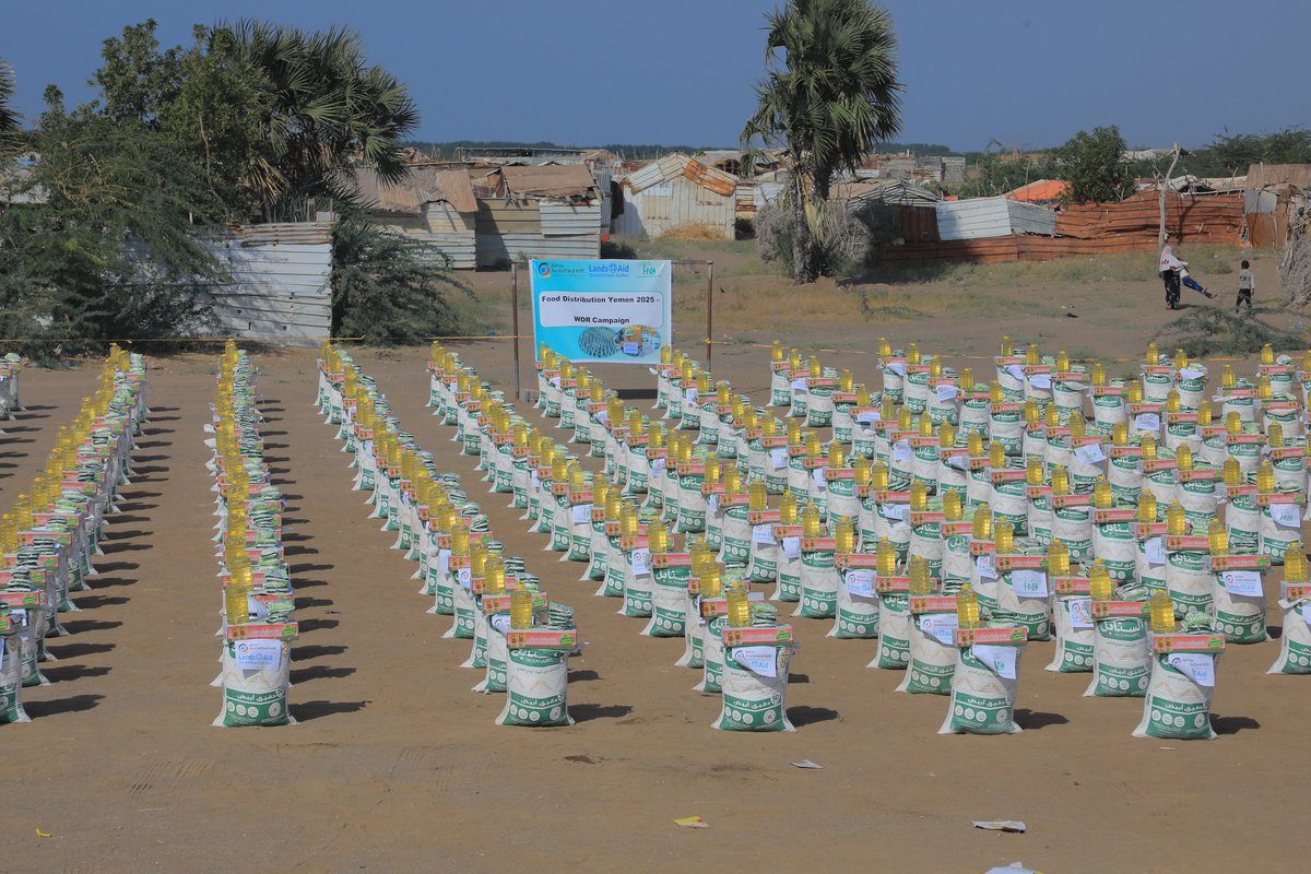 HndOrg's tweet photo. Alhamdulillah 🤍
Despite ongoing challenges, we continue serving communities in #Yemen.
We distributed (350) food packs to (350) families in #Hodeidah.
Each package contains (50kg flour, 24 cans of pulses, 4L cooking oil &amp; 3kg sugar).
Thanks our donors in Germany.
#UN #ZeroHunger https://t.co/uOLq27Qyxm