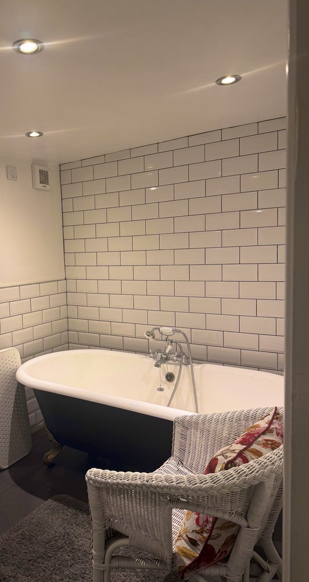 loverandomieigh's tweet image. Cheeky weekend break away to Belfast for the hubby’s birthday. 

Our accommodation is the cosiest !! 

Obviously visited the new #sephora #Belfast 🙈😭🛍️🛍️