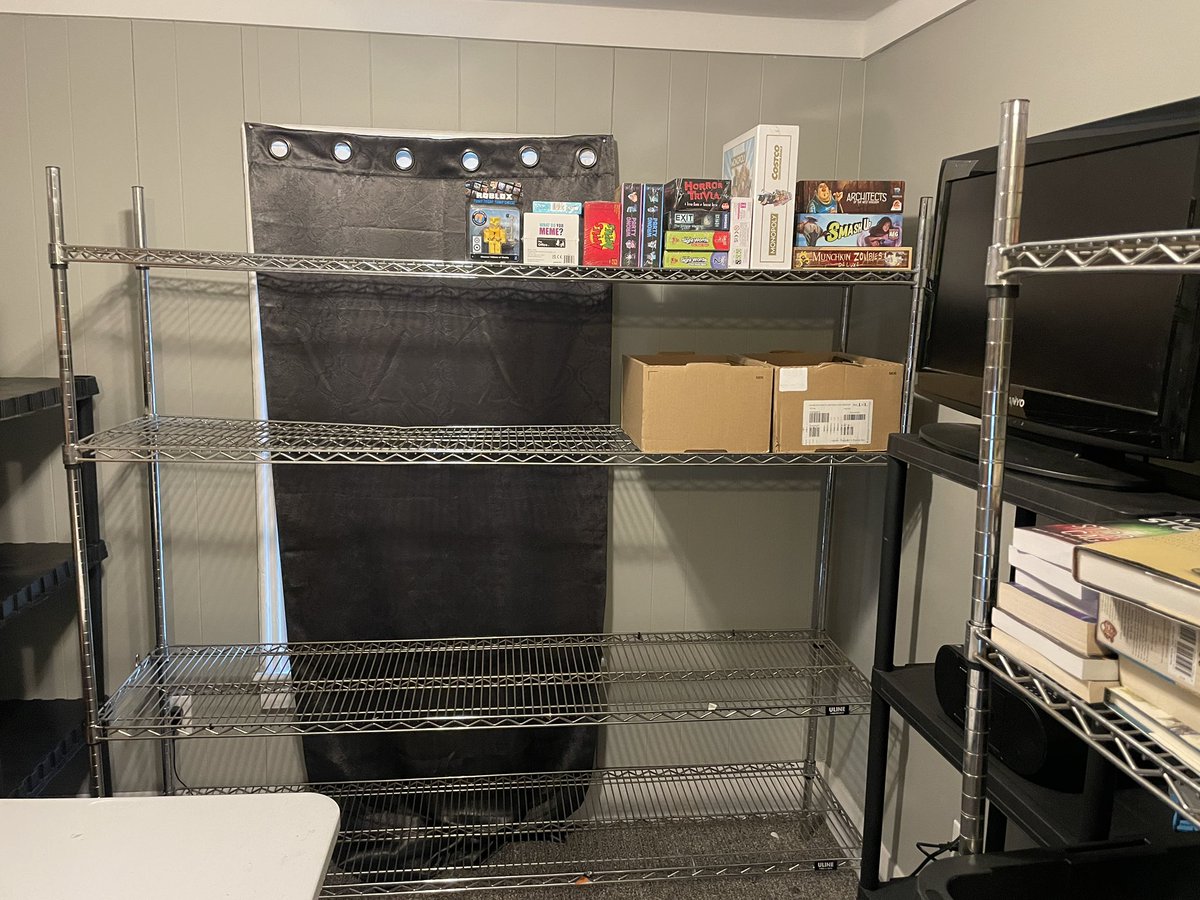 Brandons_Deals's tweet photo. New shelves for the!#ebay room https://t.co/WItSpPNsfR