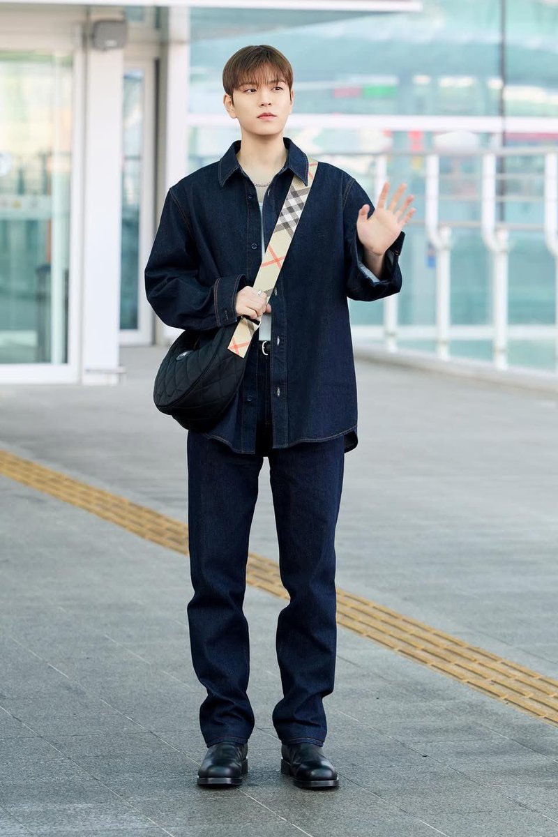 #Burberry 
#BurberryxBright #bbrightvc 
#juneipern0i #YOONA #SEUNGMIN