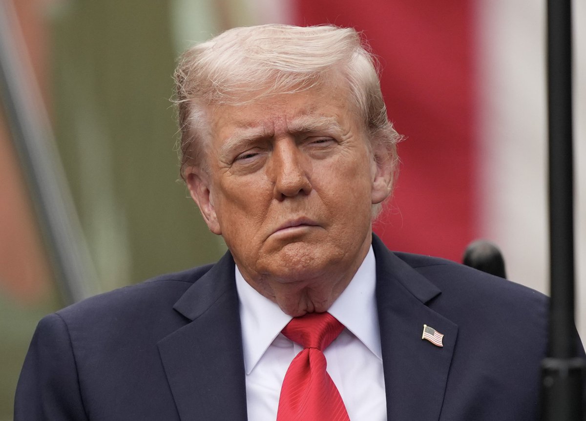 My goodness America you actually have a President that wants to destroy your country because he's allowed to!!!!
Get a grip!