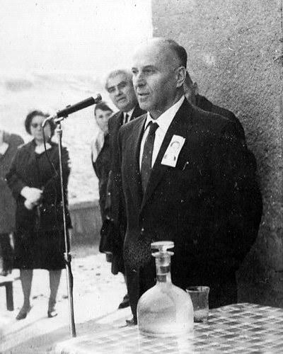 "Türk soyunun milli ülküsü Türkçülüktür. Türkçülük de, Türk adlı milletin bütününü içine alan fikirdir."

Çağları aşan dava adamı, Türk milliyetçiliği fikrinin sarsılmaz savunucusu, büyük düşünür Nejdet Sançar'ı vefat yıl dönümünde saygı ve rahmetle anıyorum, aziz ruhu şad olsun.