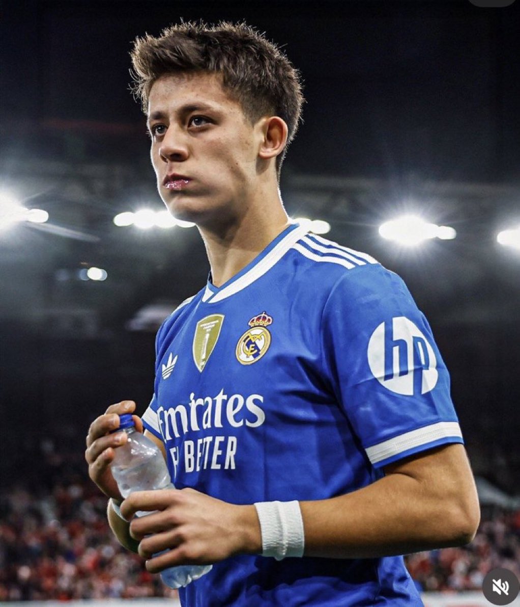 6x7z1_'s tweet image. الفتره الاخيره قاعد يقدم عك كروي مب طبيعي 

كنا حاطين بيلينغهام شماعه لسوءه
لكن للاسف حتى مع غيابه عباره عن شبح بالملعب

وش الشماعه الجديده الحين ؟