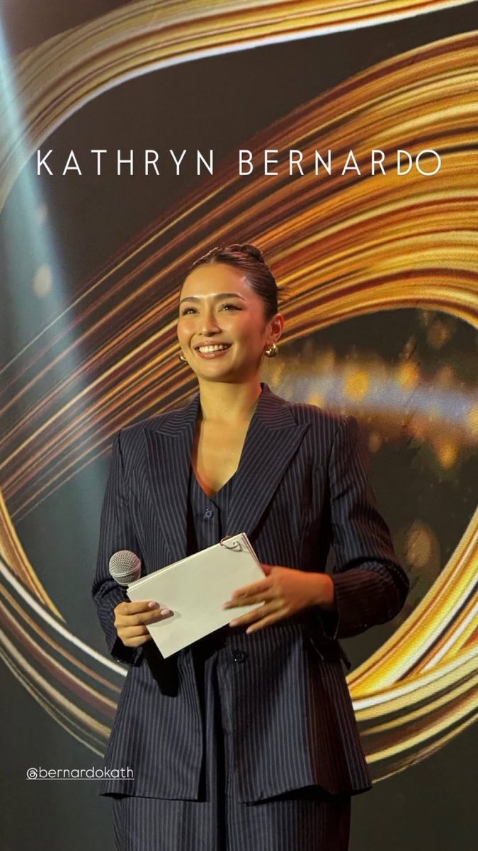 This remarkable woman is not only a superstar but also someone who acknowledges and accepts her flaws, treating others with respect and kindness, even when they disagree with her. 💗