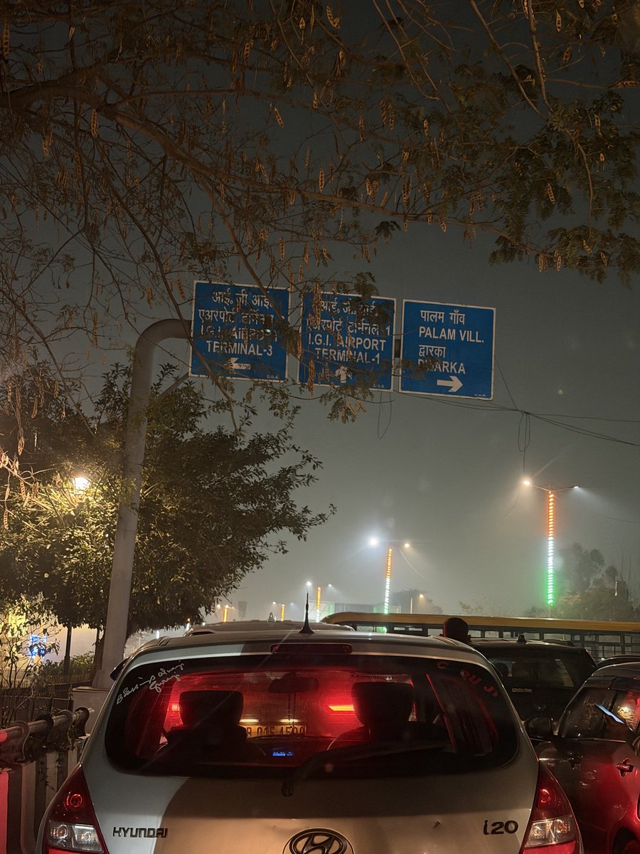 “VIP movement” ki sundar bharatiya pratha ke chalte gareeb praja 20 mins se  Delhi airport ke paas waale signal pe sar jhukaaye khadi hai. 

Saamne bus hi laga di hai taaki koi Thar na ghusa de.