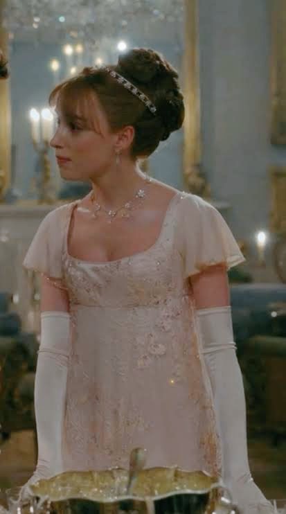 Dapbridgerton_'s tweet photo. -----Como anfitriona de la velada aparece -----
#HastingsBall https://t.co/C2ULMWsYVn