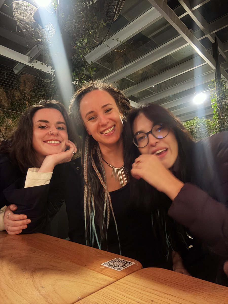 на втором фото мы отчетливо видим инициатора нашей просто умопомрачительной встречи. 

Як же было хорошо, я даже вешаться передумала