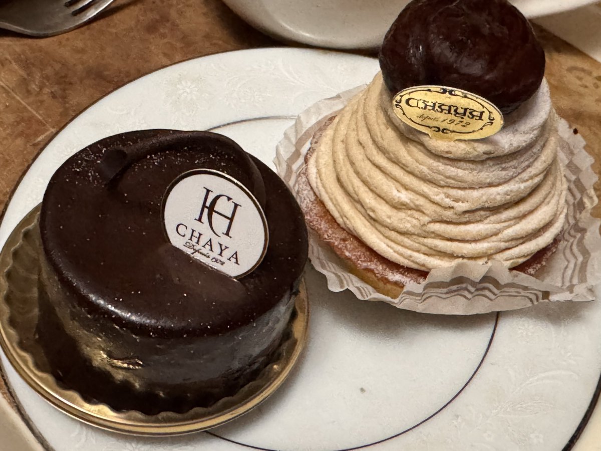 hidekikatsuno's tweet photo. バレンタインから1週間遅れで、妻からのケーキ。ラマーレドチャヤのケーキは2人ともお気に入り。
#バレンタインデー #ケーキ #ラマーレドチャヤ #日影茶屋 https://t.co/7JNzlAWjp9