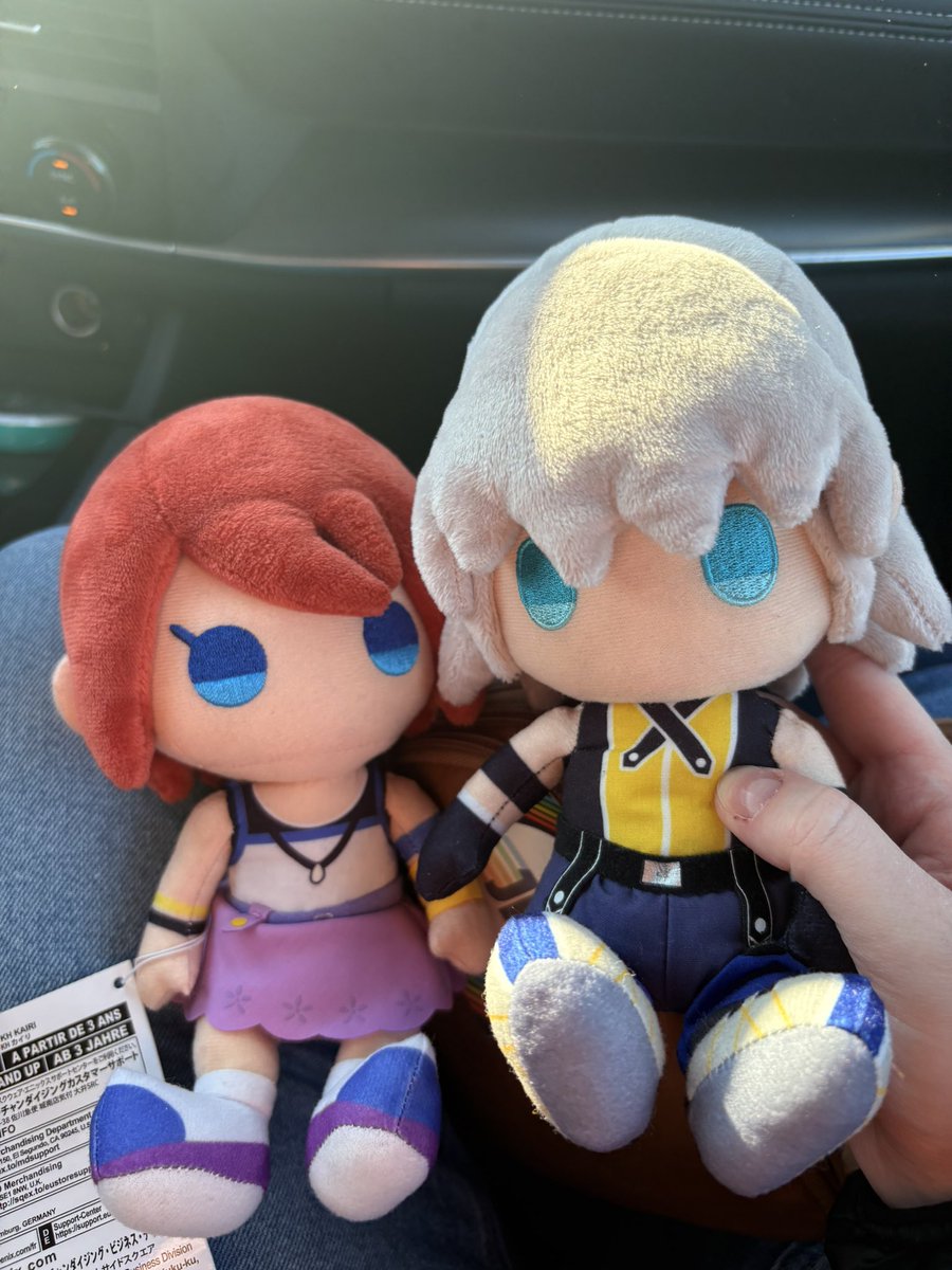 about a week ago i went into a gaming store and turned the corner and almost screamed seeing these two.... my amoebas.....