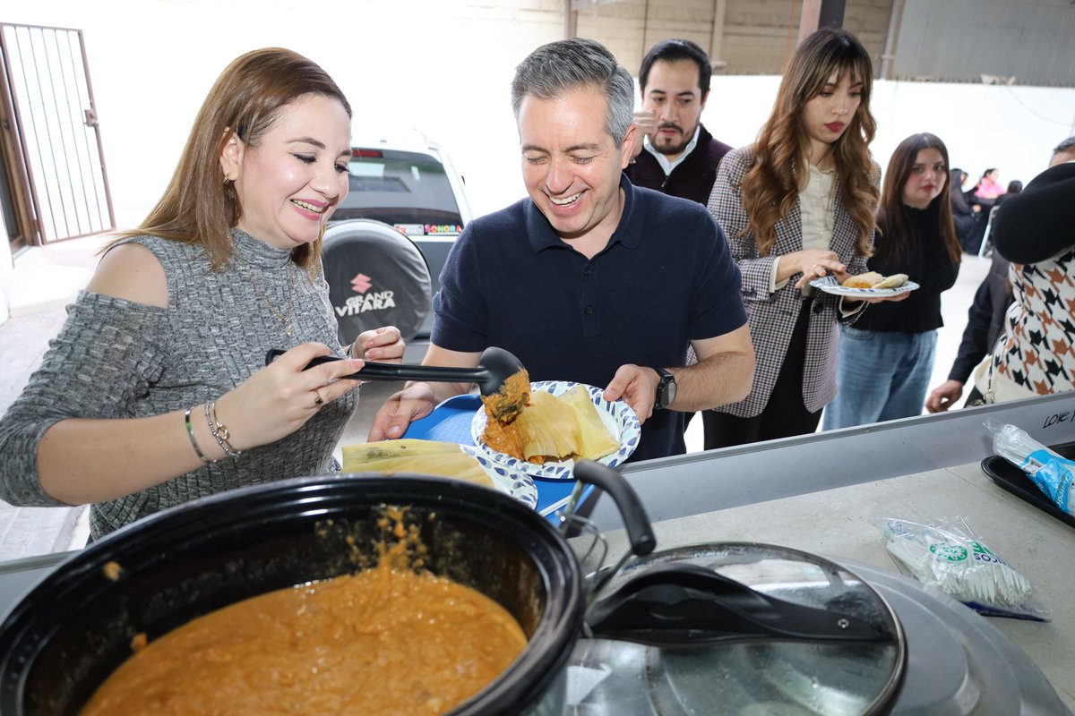 Nos la debíamos. 🙌🏼
Qué gusto convivir con mis amigas y amigos de diferentes colonias de #Hermosillo, compartiendo unos ricos tamales y, sobre todo, el ánimo de seguir haciendo equipo. 🌽

Con el diente o en territorio, lo importante es mantenernos cercanos y trabajar juntos por