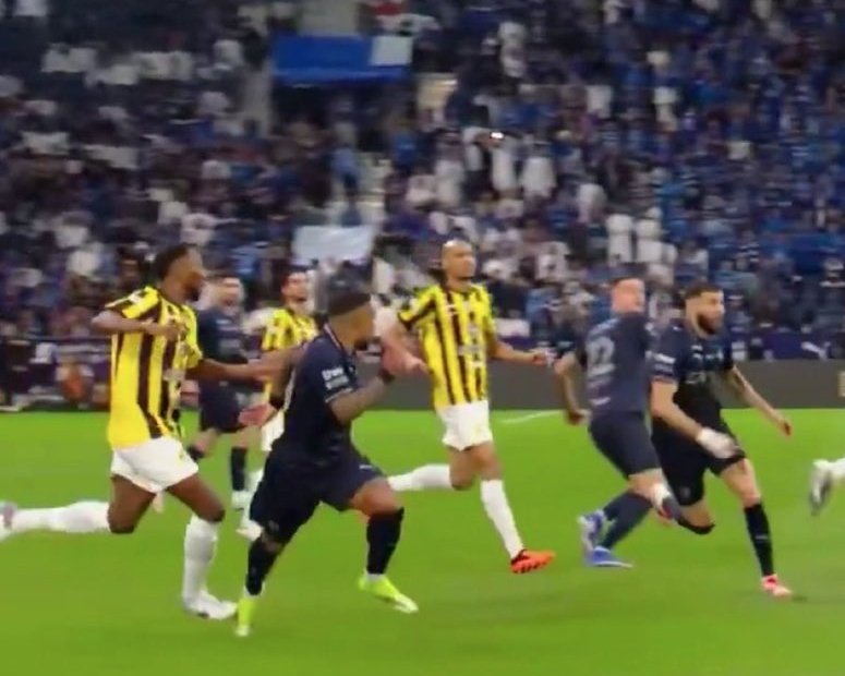 هدف الهلال صحيح
طرد #كادش غير صحيح
حقها اصفر 🤨 
#الهلال_الاتحاد