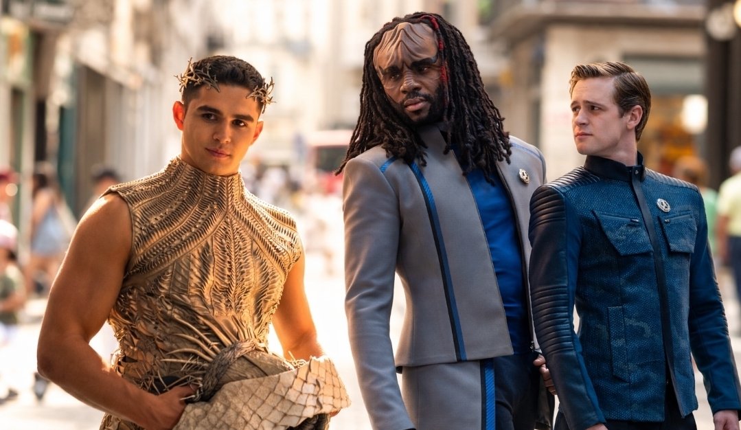 Jay Den: "I can explain."
Kyle: "You're literally explaining with your eyes."
Darem: *just existing like a sexy war crime*