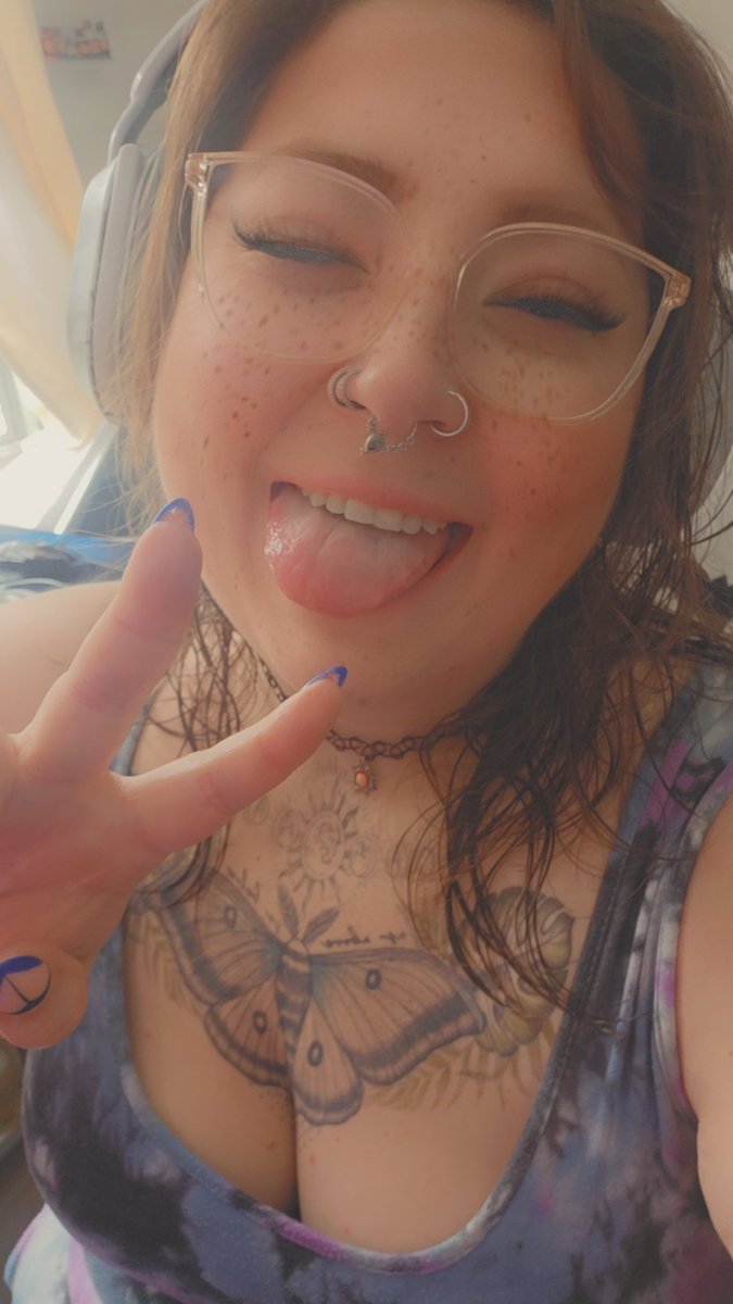 Gothicskullmum's tweet photo. Tomorrow is my birthday subathon 

https://t.co/BJdcF6TYMK https://t.co/loR91TXH04