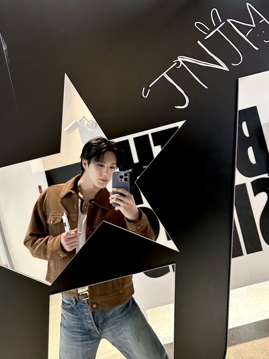 Jenouim's tweet image. Spotted tiktok.com/@official_nct/… right on,