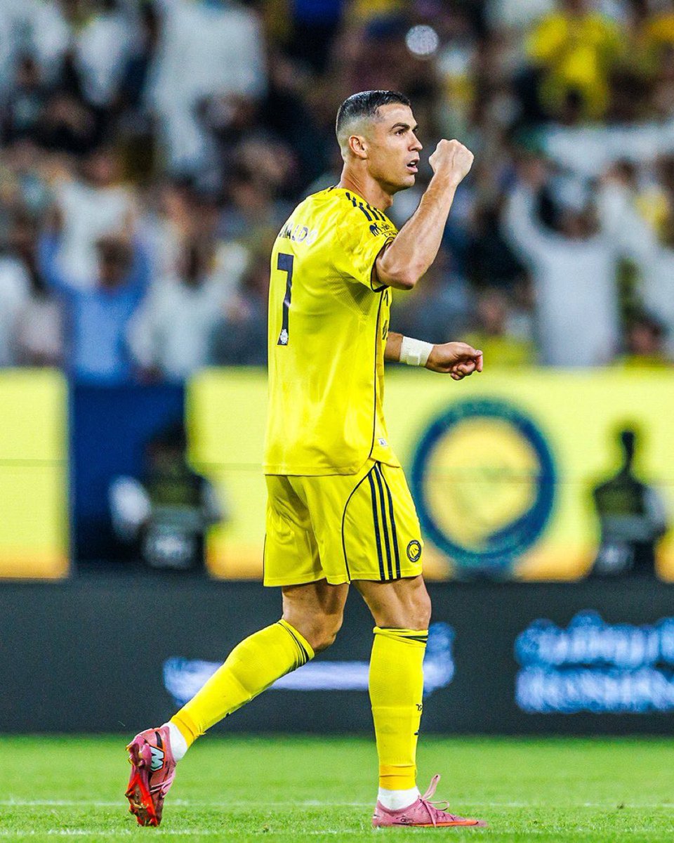 <a href="/FabrizioRomano/">Fabrizio Romano</a> At 41, most legends are retired, giving interviews, collecting checks.
Cristiano Ronaldo? He’s out here dropping goal #962 as a 41-year-old, still hunting the impossible: 1,000 career goals.
He’s already at ~962–963 official strikes. 18 goals in 19 Saudi Pro League games this