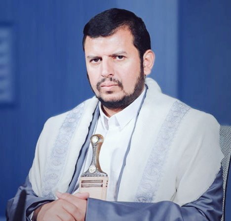 almalkisau's tweet photo. يا جماعة، والله قلبي ينبض بحب الحق والعدل، وانا أسمع كلام الحوثي، لليوم الرابع في رمضان كلامه مرآة صادقة للي نعيشه هنا في بلادنا والخليج كله، الناس تقول هذا كلام يمني، لكن صدقني، كل نقطة فيه تنطبق علينا زي اللي يمسك المسطرة ويرسم خطوط الواقع بالضبط.

قال قوى الطاغوت يتخذون إجراءات احترازية قائمة على الظلم تظمن سيطرتهم الدائمة، يا ناس، هذا بالضبط اللي صاير في الرياض ودبي والمنامة! يسمونها "إجراءات أمنية" أو "رؤية 2030" أو "حماية الوطن"، لكن تحتها قمع للصوت اللي ينتقد، سجن للدعاة والمصلحين، مراقبة لكل تويتة وكلمة، قوانين تكمم الأفواه، وفلوس تُصرف على التبذير والتحالفات اللي تخدم الظالمين ضد إخواننا في فلسطين واليمن. السيطرة الدائمة بالخوف والظلم، مو بالعدل والشورى اللي أمر الله بها. والسيد يفضح هاللعبة بوضوح، يقول هالطاغوت يظن إنه يضمن بقاءه، لكن الله يمهل ولا يهمل.

كثير شبابنا هنا ييأسون، يقولون "خلاص، الوضع مستحيل، الفساد منتشر، الظلم يزيد، ما في تغيير يشوفون الاعتقالات، الإقصاء، التبعية السياسية، فييأسون ويصمتون أو يهاجرون. لكن الحوثي يذكرنا لا تيأسوا يا إخوان! الله مع المستضعفين، الفرج قريب إذا توجهنا له وثابرنا على الحق. هالكلام يعطي أمل حقيقي، مو أمل كاذب بالتسويات اللي ما تغير شيء جذري.

سبحان الله، نشوف الطغيان يزيد الفساد المالي اللي يسرق مليارات، التحالف مع الصهاينة والأمريكان ضد المستضعفين، قمع العلماء والشباب، تبذير على المشاريع الفارغة بينما الناس تعاني غلاء و بطالة. كل هذا طغيان، وهو يقول هذا نفسه اللي بيودي لزوالهم، زي فرعون لما زاد بغيه، الله أغرقه. نشوف الآن الشعوب تتململ، الاقتصاد يتعثر، الشباب يرفض الواقع.. هذي بداية السنة الإلهية.

اليأس فخ كبير، واحد يشوف فساد في الجهات العليا فيقول "ما فيني فايدة" ويسكت أو يخاف على رزقه فيقبل بالذل هو يحذر لا تدخلوا فيه، قوموا، ادعوا، اعملوا باللي تقدرون، حتى لو كلمة حق في مجلس عائلي أو دعم معنوي لإخوانكم المظلومين.

فرعون هنا مو شخص واحد، هو كل نظام يظن إنه يسيطر بالقوة والمال والإعلام والتحالفات في بلادنا نشوف الإجراءات الاحترازية في كل مكان اعتقالات، قوانين جديدة، ضغط على الجميع. لكن إرادة الله فوق. الشعب يصحى شوي شوي، الناس تبدأ تفهم الحقيقة، والظلم ما يدوم.

يا إخوان، السيد الحوثي ما يتكلم عن اليمن وبس، خطابه صرخة لنا كلنا في الجزيرة العربية. يفضح الطغيان، يزرع الأمل، يذكر بالله والقرآن في زمن الناس نسوا. أحبه لأنه يقول الحق ويواجه الطاغوت بكل شجاعة. الله ينصره، وينصر به المستضعفين في كل مكان، ويهدي قلوبنا وقلوب إخواننا في السعودية والخليج لما فيه الخير والعدل.