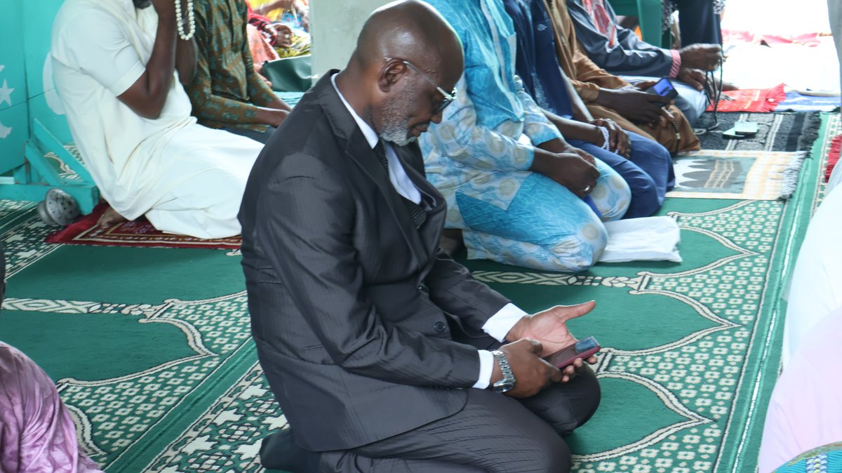 dossosouley's tweet photo. Célébration du 1er Vendredi de Ramadan :Moment de Fraternité Spirituelle à Wassakara
Le 1er adjoint au maire, l'hble Yaya Doumbia, a participé avec dévotion à la 1ère célébration de l'Office du vendredi du mois de Ramadan, tenue à la Mosquée Cheick Bouakary à Wassakara. https://t.co/Y7qnjpqJHx