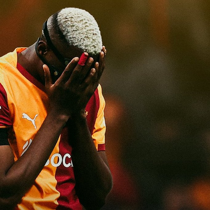 webaslan's tweet photo. Galatasaray, bu sezon Victor Osimhen’in forma giymediği 5 maçta galibiyet çıkaramadı:

❌ Frankfurt 5-1 Galatasaray
❌ Galatasaray 0-1 USG
🤝 Galatasaray 1-1 Gaziantep FK
❌ Konyaspor 2-0 Galatasaray
❌ Galatasaray 0-2 Fenerbahçe https://t.co/qaB4ui0YXN