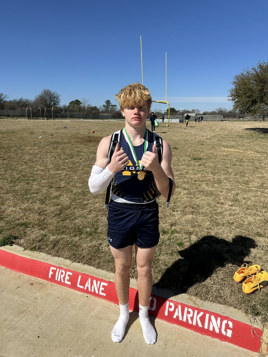 MHSLionsTrack's tweet image. GOLD Medal for Pierce!! Big PR at 13’6 in Pole Vault!! @McKinneyFBall @CoachLeonardTX 

#GoldStandard
#McKinneyFAST