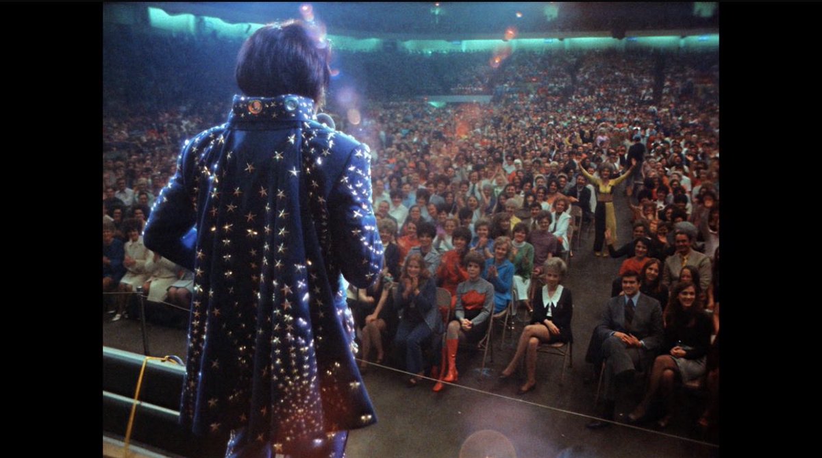 El documental de Baz Luhrmann "EPiC: Elvis Presley in Concert", presenta al rey del rock en el escenario y detrás de cámaras.  Checa nuestra opinión de la cinta que ya llegó a pantallas IMAX. elnorte.com/zbcLLn