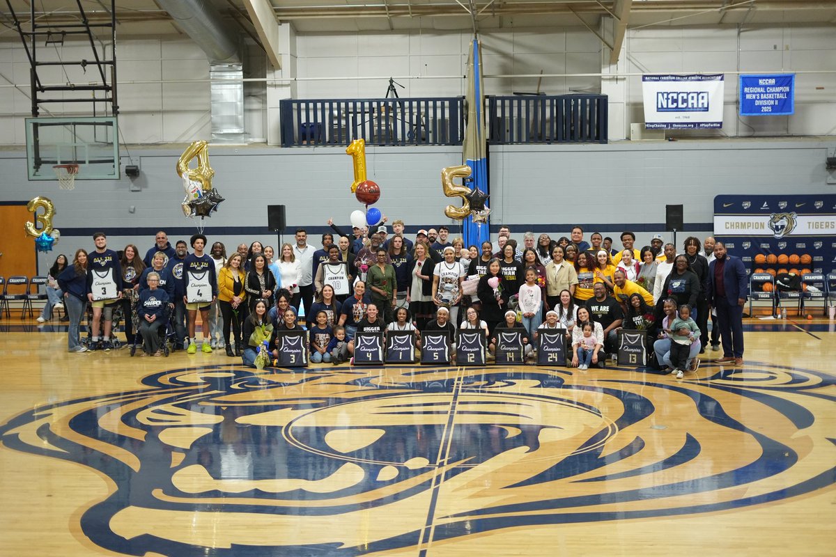 ChampionMBB's tweet photo. What a night it was celebrating and honoring our 15 seniors! (6 men/9 women) It truly was a FULL family alert! 💙 🐅 💛 #allin https://t.co/5CN95nqEkr