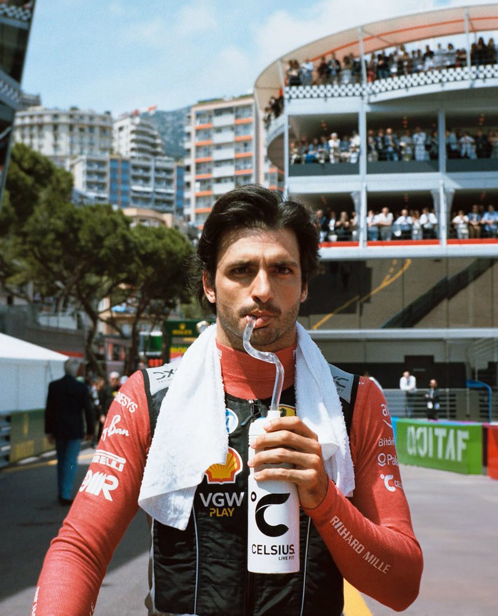 tomlinsainz's tweet photo. My favorite genre of pictures https://t.co/C6qEPR1PXH