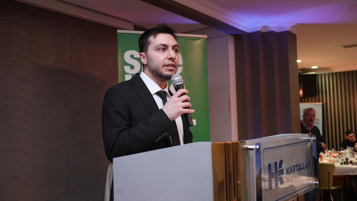 Ankara’da Rizeli Üniversiteliler Rüzgarı: Rizeli Üniversiteli İftar Sofrasında Buluştu

Ankara Rize Dernekleri Federasyonu Gençlik Kolları’nın düzenlediği iftar organizasyonu, Başkent’te eğitim gören Rizeli öğrencileri ve Rize’nin önde gelen isimlerini bir araya getirdi. Tulum