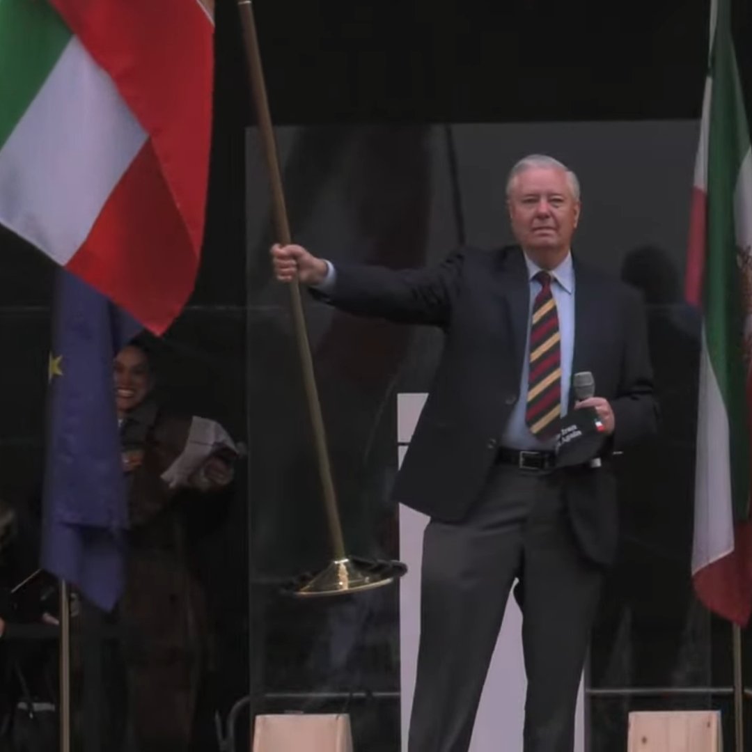 To the American people 
Dear people of America
The danger of Islamists is closer to you than you think, they will one day take over your country and destroy your American dream. Your only hope is to befriend the Iranian people, not the Nazi Islamic regime of Khamenei, and to
