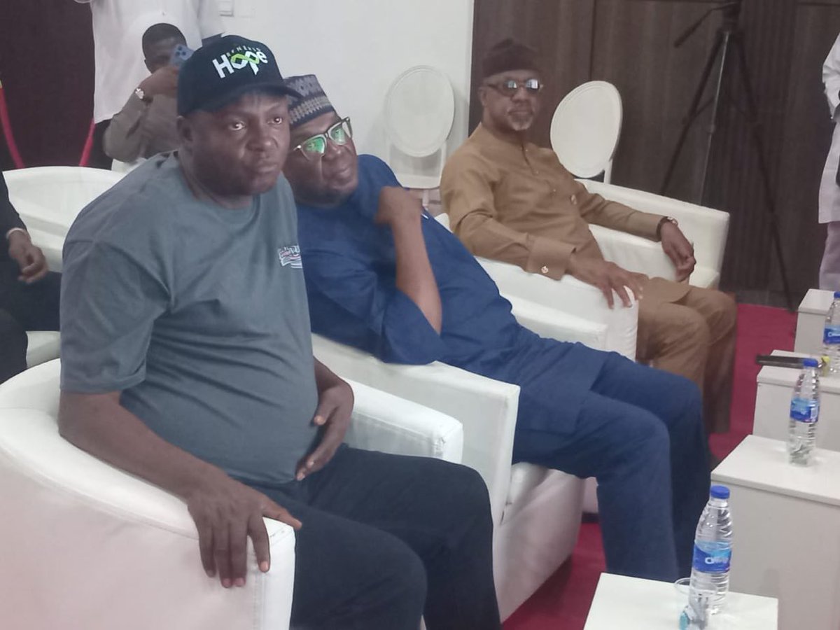 The APC National Chairman Prof. Nantawe with His Excellencies Gov. Dapo Abiodun and Gov. Abdulrazaq Abdulrahman at the APC situation room.
#FCTDecides
#FCTpoll
APC get situation room for Council election. 

ADC and PDP will now be crying that they lost. Very unserious opposition