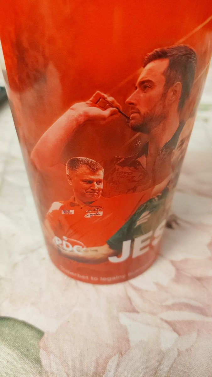 GregorMro's tweet photo. #rzutkitarczarodzina #laczynasdart 
Jedziesz z nim dzisiaj Krzychu. Tylko zwycięstwo 🎯 https://t.co/bHgWvQCP6R