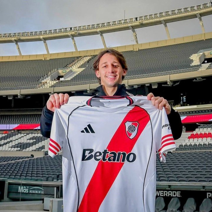 tombogert's tweet image. 🇵🇾 Sources: Atlanta United has reached a verbal agreement with River Plate to sign Paraguay int’l midfielder Matias Galarza. @GerGarciaGrova 1st

Deal would be a loan plus a $3m purchase option. River Plate hold significant sell on %.

🤝 @CLMerlo