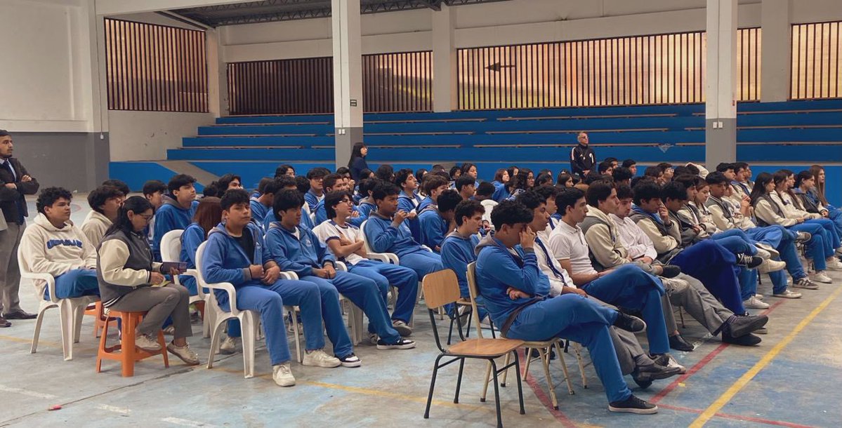 #CNEInforma 🟡🔵🔴

Junto al <a href="/IDDemocracia/">Instituto de la Democracia</a> capacitamos a estudiantes de la Unidad Educativa Particular Vicente Agustín Aguirre Ruiz respecto al ejercicio del voto consciente como pilar fundamental de la democracia. 👨🏻‍🎓 🗳️