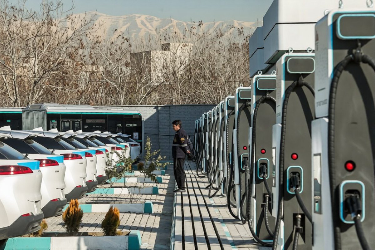 TehranTimes79's tweet photo. A fleet of new electric buses and taxis have been introduced to the public transportation network of the Iranian capital, Tehran. https://t.co/EZiGA0ERWh