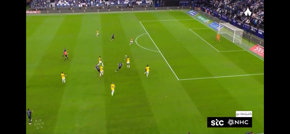 j1r5f5l7shUy7fY's tweet image. RT @ahmadassiri1: اللقطة التي يعرضونها للطرد غير صحيحة .. هنا لحظة المخالفة .. مالكوم اخذ خطوة بعدها ثم قرر القفز ..