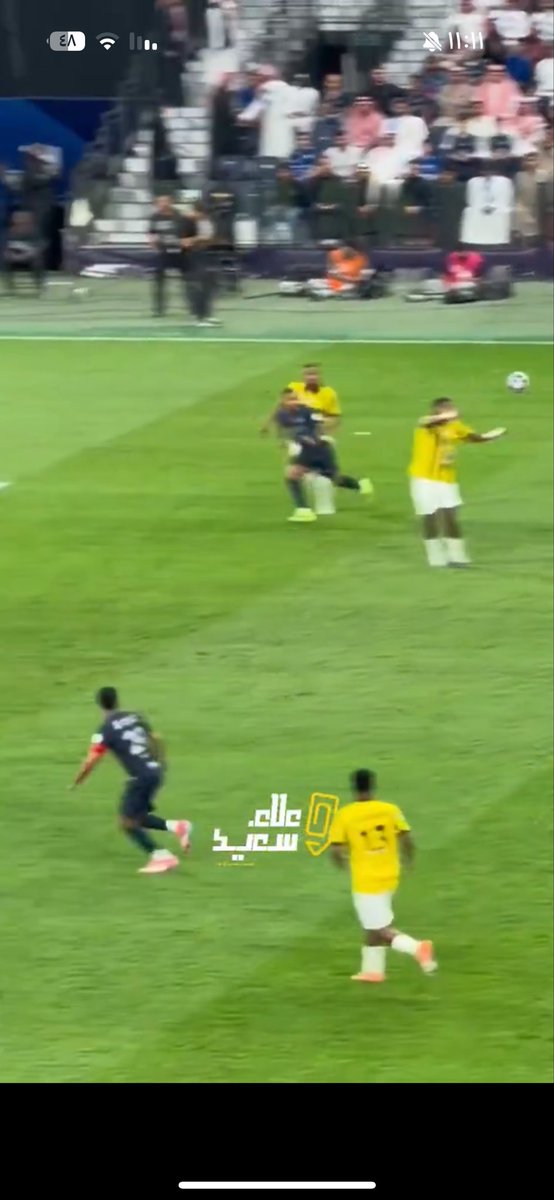 j1r5f5l7shUy7fY's tweet image. RT @ahmadassiri1: اللقطة التي يعرضونها للطرد غير صحيحة .. هنا لحظة المخالفة .. مالكوم اخذ خطوة بعدها ثم قرر القفز ..