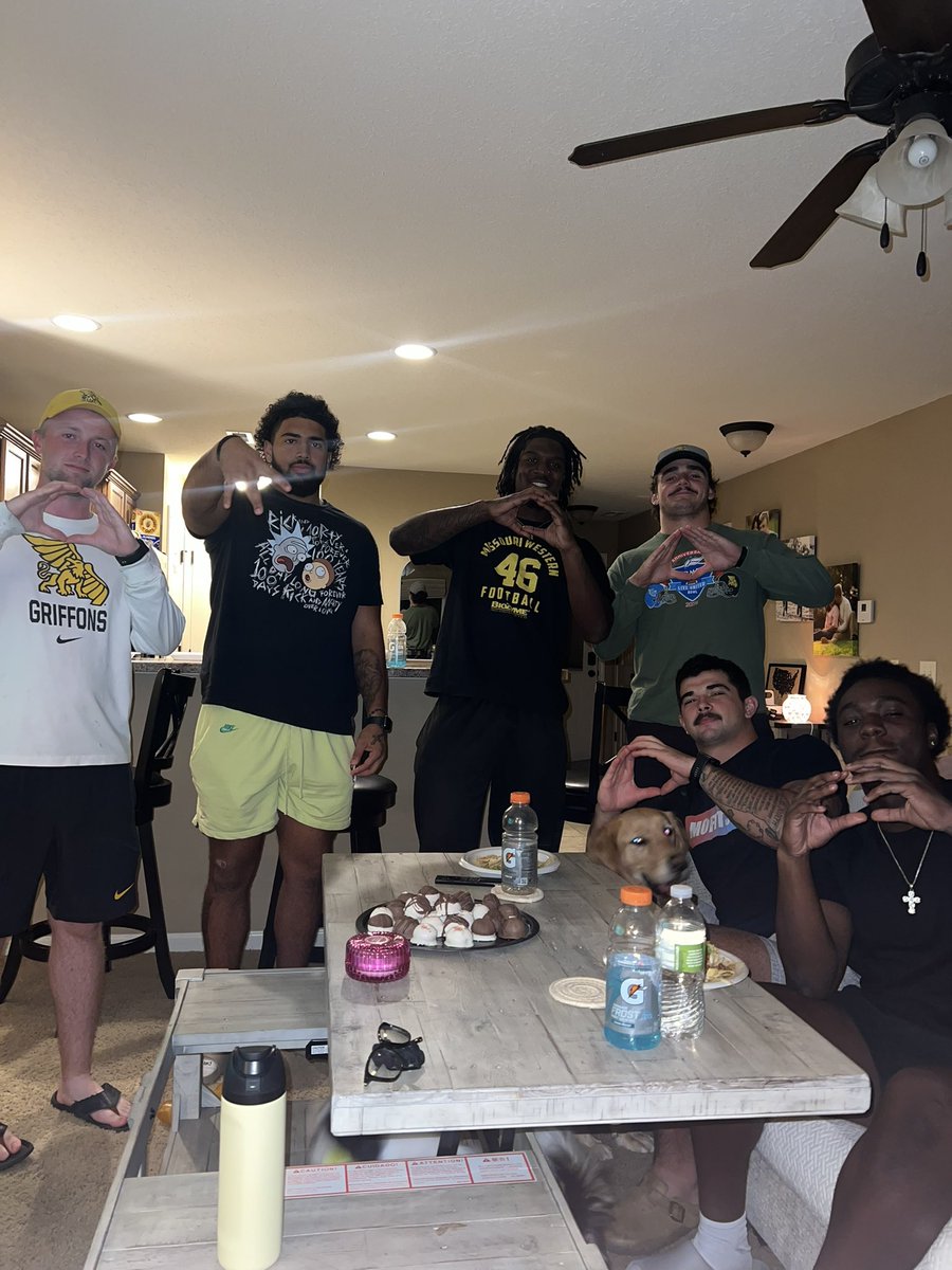 Coach Brandon Sanders tweet media