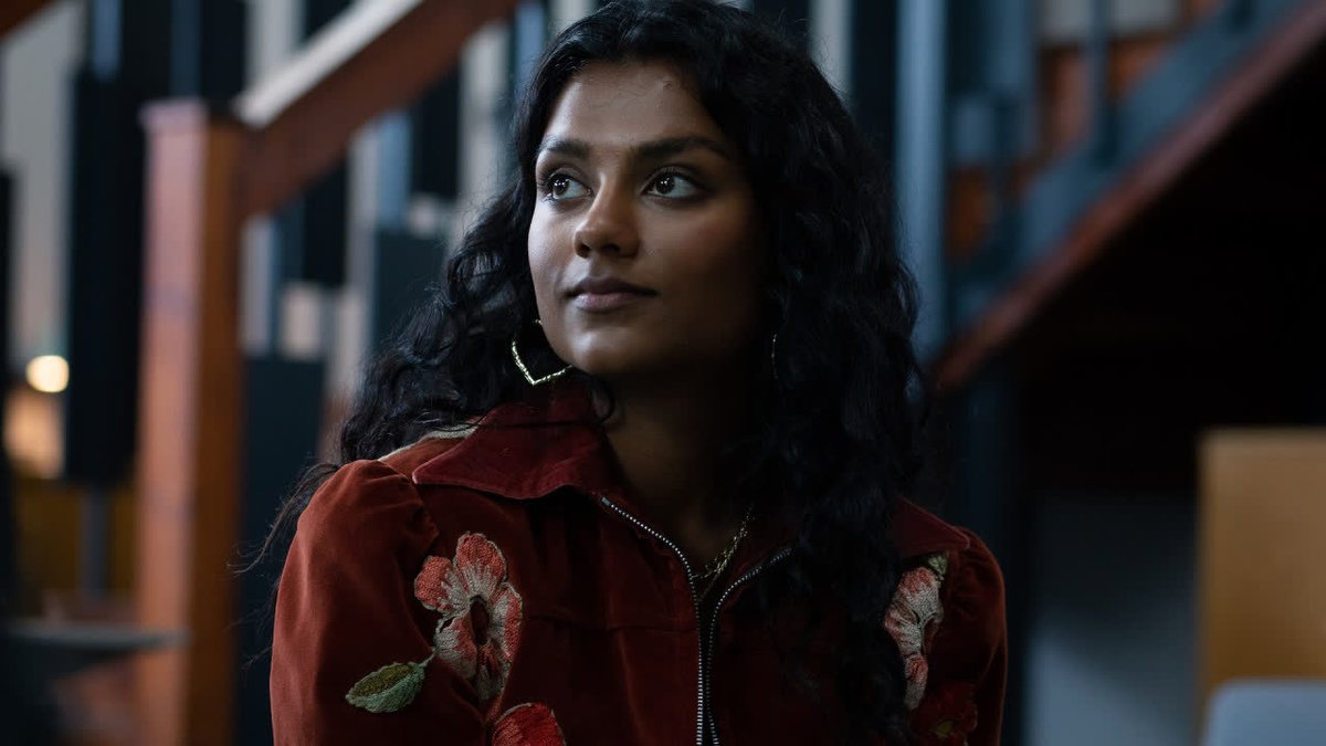 fansplain's tweet image. Every time Simone Ashley announces something new, our excitement levels go through the roof — and #Falling might be our favorite yet 😍. Check it out right HERE: fangirlish.me/4cCXImi