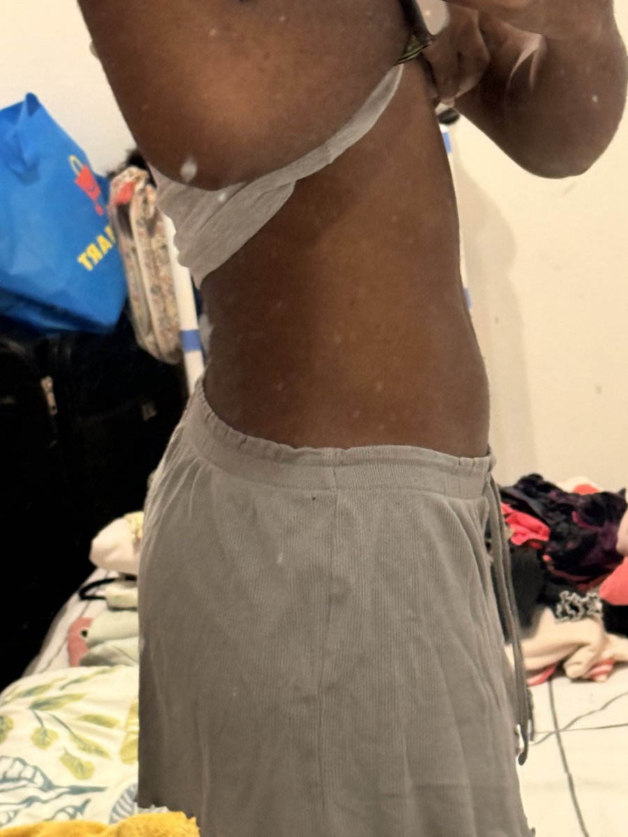 The only thing I ate these past 23 hours is 1 croissant and I’m bloated asf _ I’m down 0.5kg since yesterday though so it’s motivating