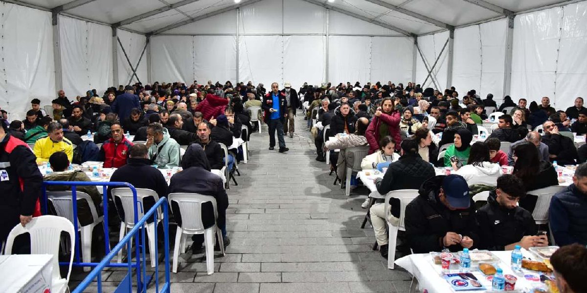 Ramazan ayının ilk günlerinde bu topraklarda insanlar, bir ailesi varsa ailesiyle; yoksa eş, dost ve komşularıyla aynı sofrada buluşur, lokmasını paylaşırdı. Ramazan; dayanışmanın, bereketin ve kardeşliğin ayıydı.

Her yıl gördüğümüz Ramazan çadırları ilk günlerde sınırlı