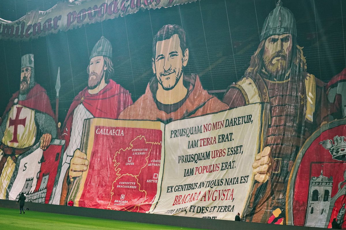 InesBacelo's tweet photo. O que a Polícia fez em Braga é injustificável e contra o bom senso comum. Cortar um TIFO que era uma mera homenagem à cidade de Braga….
Até quando e quais os limites da repressão injustificada ao adepto? https://t.co/AGoqAtb6Az