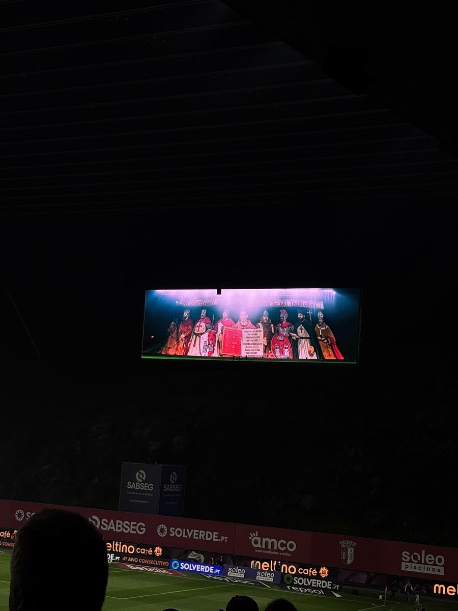InesBacelo's tweet photo. O que a Polícia fez em Braga é injustificável e contra o bom senso comum. Cortar um TIFO que era uma mera homenagem à cidade de Braga….
Até quando e quais os limites da repressão injustificada ao adepto? https://t.co/AGoqAtb6Az