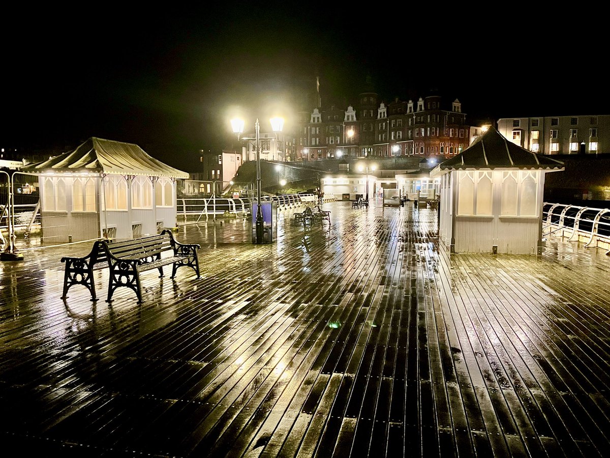 TractorWalking's tweet image. Rain this evening on Cromer Pier… @WeatherAisling @StormHour @ChrisPage90 @metoffice #loveukweather #Cromer #Norfolk
