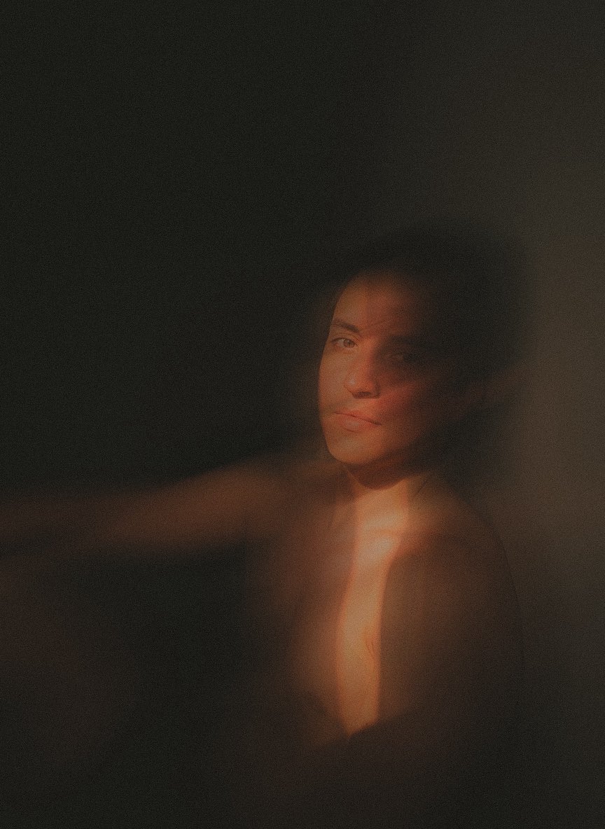 AlejoD3's tweet photo. Blur https://t.co/zdEsvfmrk0